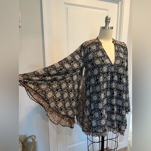 FREE PEOPLE FLOWY BELL SLEEVE